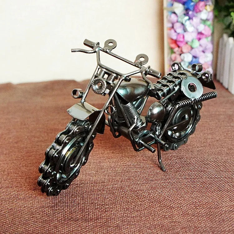 Industrial Elegance Harley Chain Motorcycle Home Decor Classic relicas retro vehicle models Unique antique Decorative car motorbike miniatures Designer tabletop table decor accessories tableware