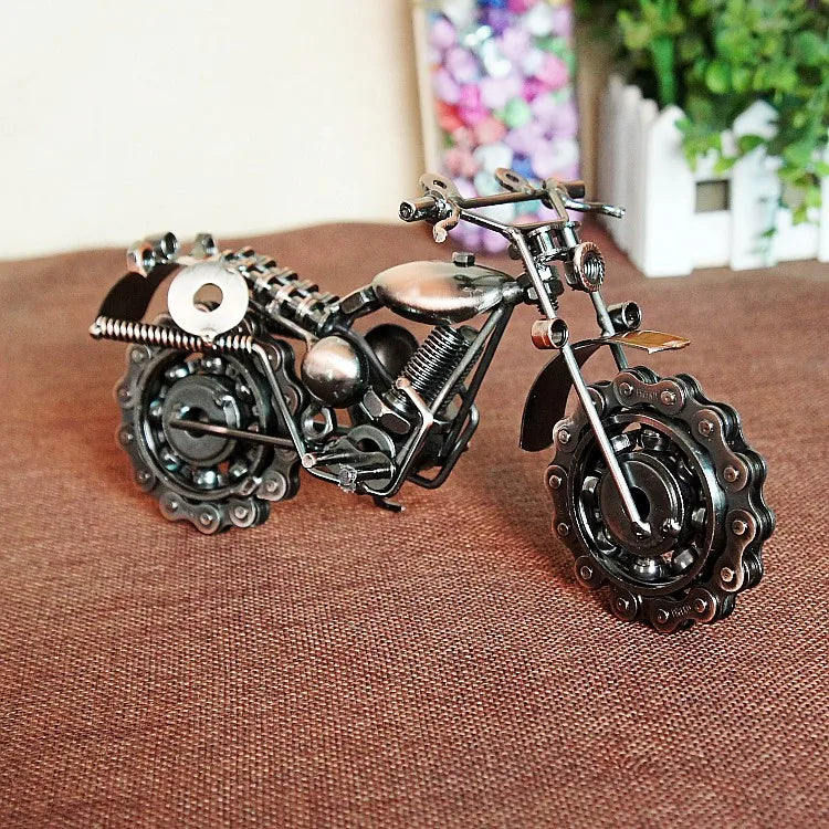 Industrial Elegance Harley Chain Motorcycle Home Decor Classic relicas retro vehicle models Unique antique Decorative car motorbike miniatures Designer tabletop table decor accessories tableware