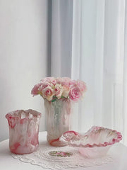 مزهرية زجاجية وردية مصنوعة يدوياً