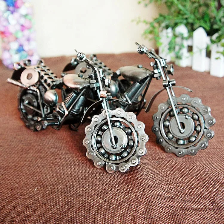 Industrial Elegance Harley Chain Motorcycle Home Decor Classic relicas retro vehicle models Unique antique Decorative car motorbike miniatures Designer tabletop table decor accessories tableware