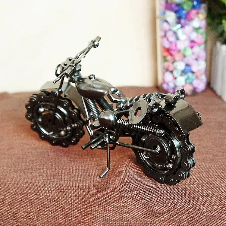 Industrial Elegance Harley Chain Motorcycle Home Decor Classic relicas retro vehicle models Unique antique Decorative car motorbike miniatures Designer tabletop table decor accessories tableware