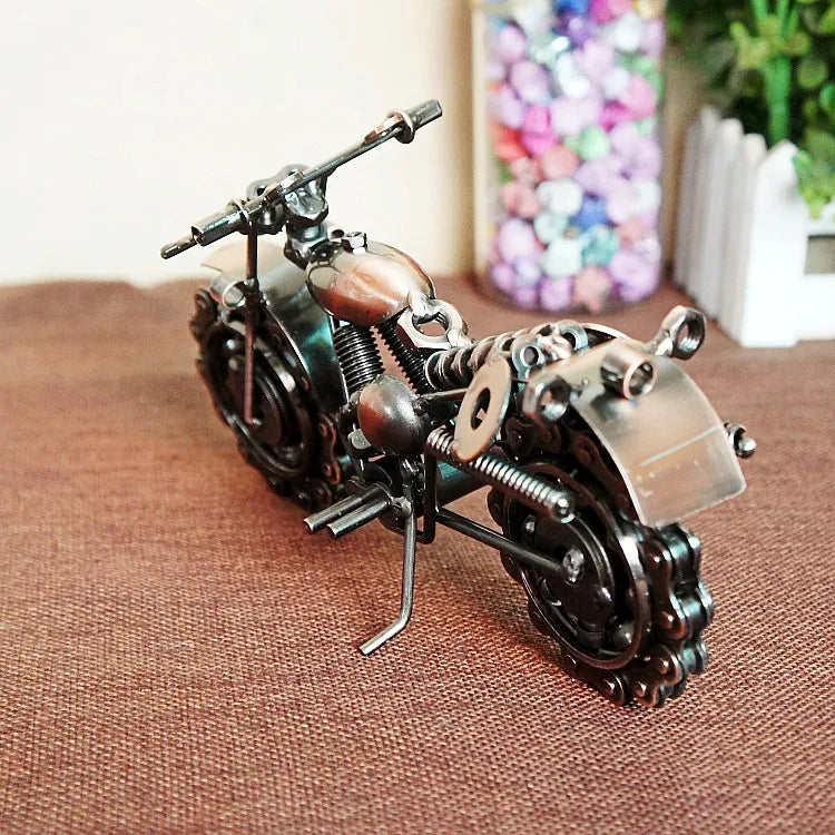 Industrial Elegance Harley Chain Motorcycle Home Decor Classic relicas retro vehicle models Unique antique Decorative car motorbike miniatures Designer tabletop table decor accessories tableware