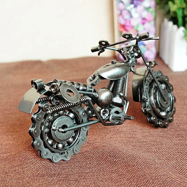 Industrial Elegance Harley Chain Motorcycle Home Decor Classic relicas retro vehicle models Unique antique Decorative car motorbike miniatures Designer tabletop table decor accessories tableware