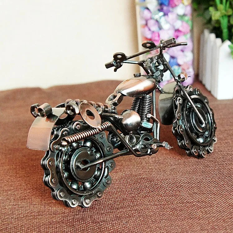 Industrial Elegance Harley Chain Motorcycle Home Decor Classic relicas retro vehicle models Unique antique Decorative car motorbike miniatures Designer tabletop table decor accessories tableware